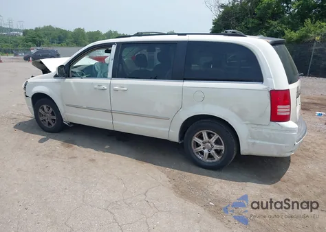 2010 Chrysler Town & Country Touring z USA, uszkodzony, nr VIN 2A4RR5D19AR183350